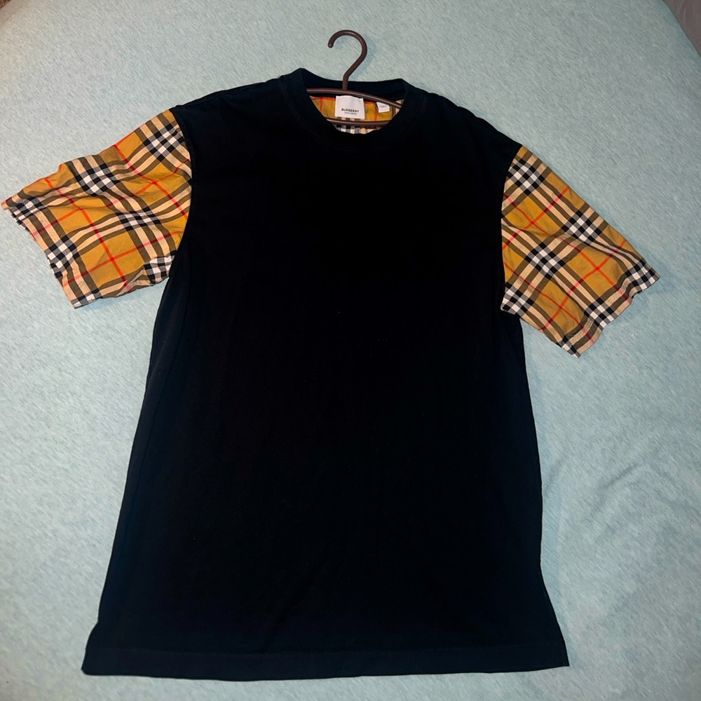 Burberry t shirt size S